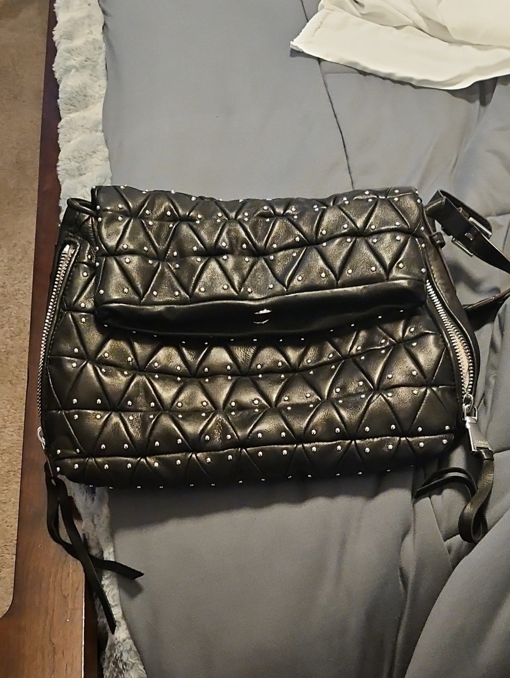 Bali Hobo W Black Quilted Studs